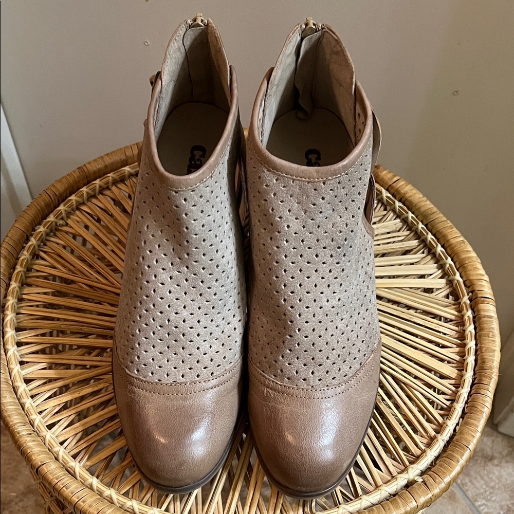 Casta Cap Toe Perforated Cut Out Ankle Boots Sz EU40,US9